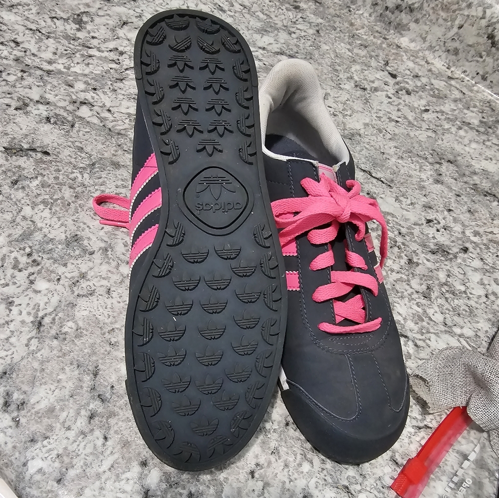Gym shoes